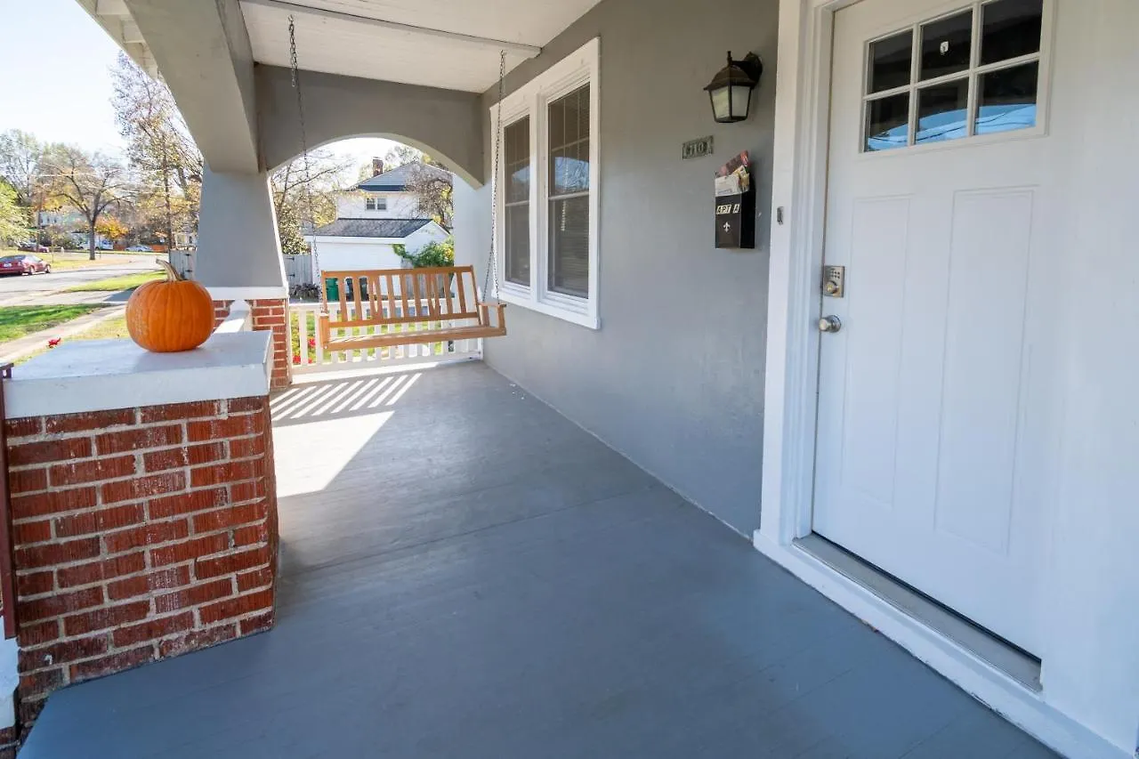 Contemporary 3-Bedroom Home With Balcony In Rva Richmond Apartment