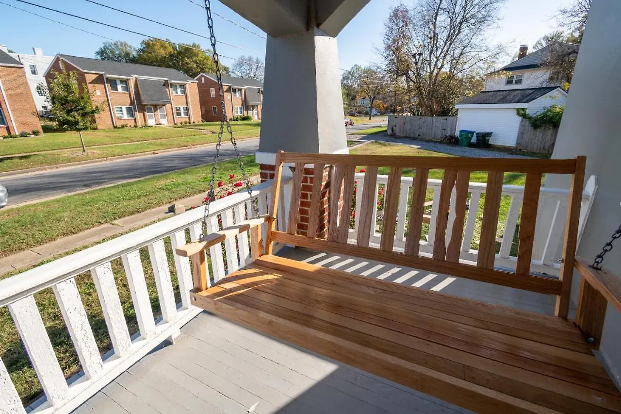 Contemporary 3-Bedroom Home With Balcony In Rva Richmond 0*,  United States