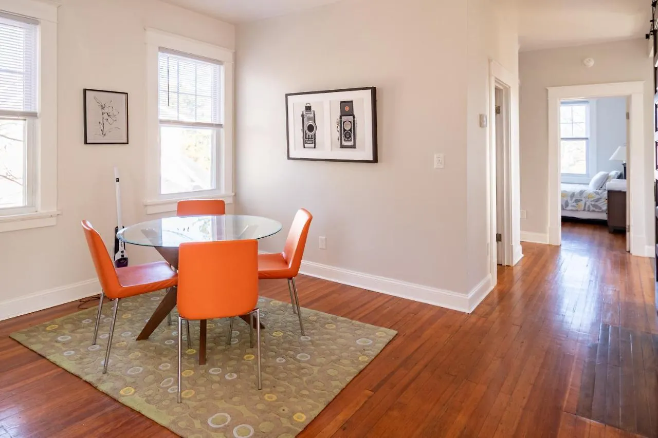 Contemporary 3-Bedroom Home With Balcony In Rva Richmond Apartment