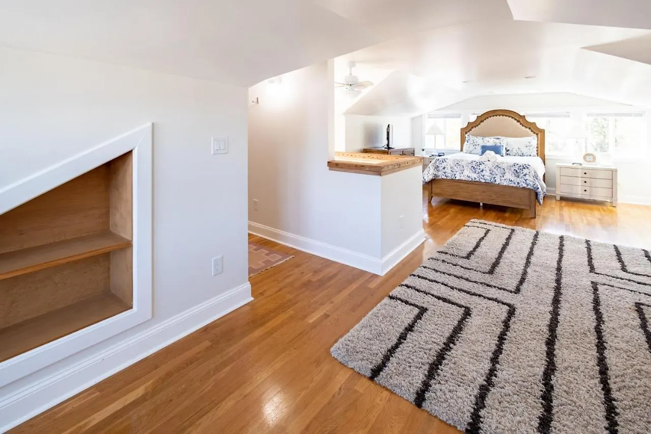 Contemporary 3-Bedroom Home With Balcony In Rva Richmond ABD