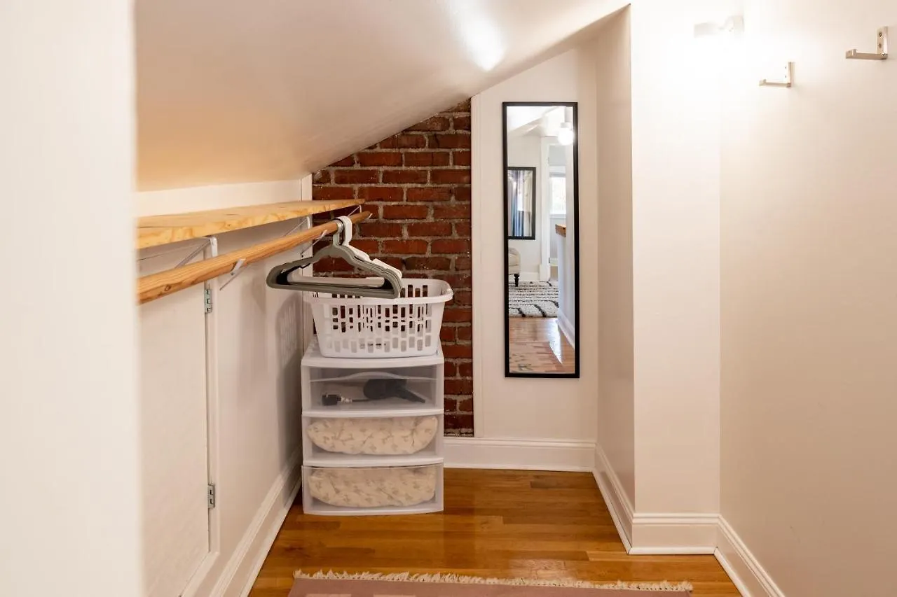 Contemporary 3-Bedroom Home With Balcony In Rva Richmond Daire
