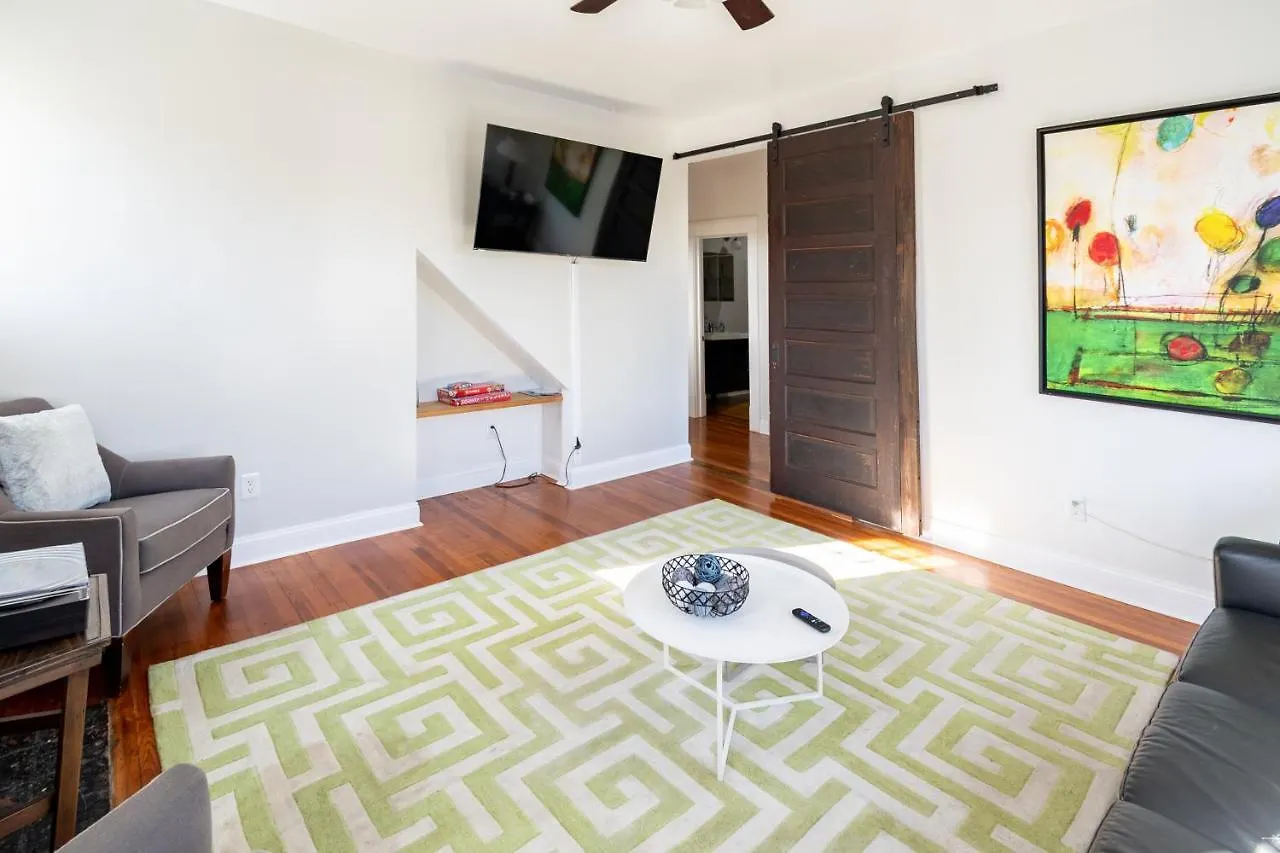 아파트 Contemporary 3-Bedroom Home With Balcony In Rva 리치먼드 미국