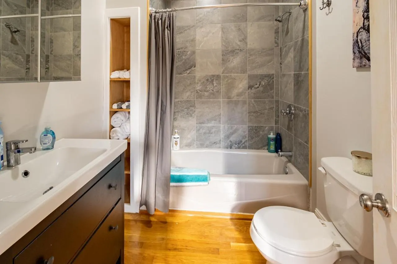 Contemporary 3-Bedroom Home With Balcony In Rva 리치먼드 0*,