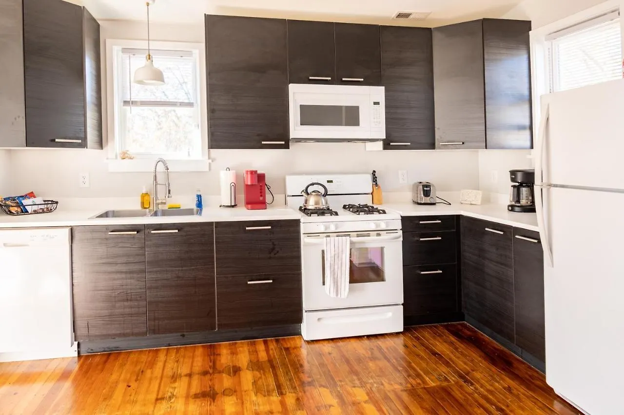 Contemporary 3-Bedroom Home With Balcony In Rva 리치먼드 0*,