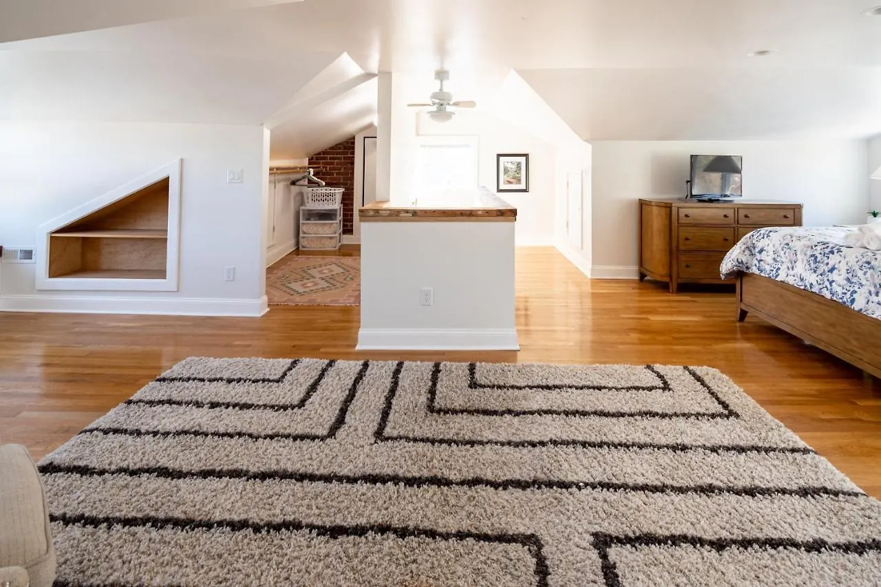 Contemporary 3-Bedroom Home With Balcony In Rva 리치먼드 0*,