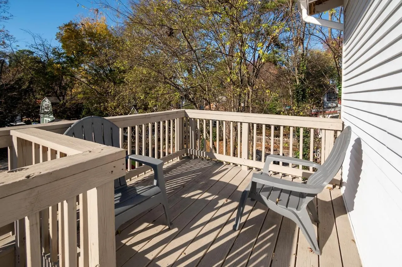 Contemporary 3-Bedroom Home With Balcony In Rva 리치먼드 아파트