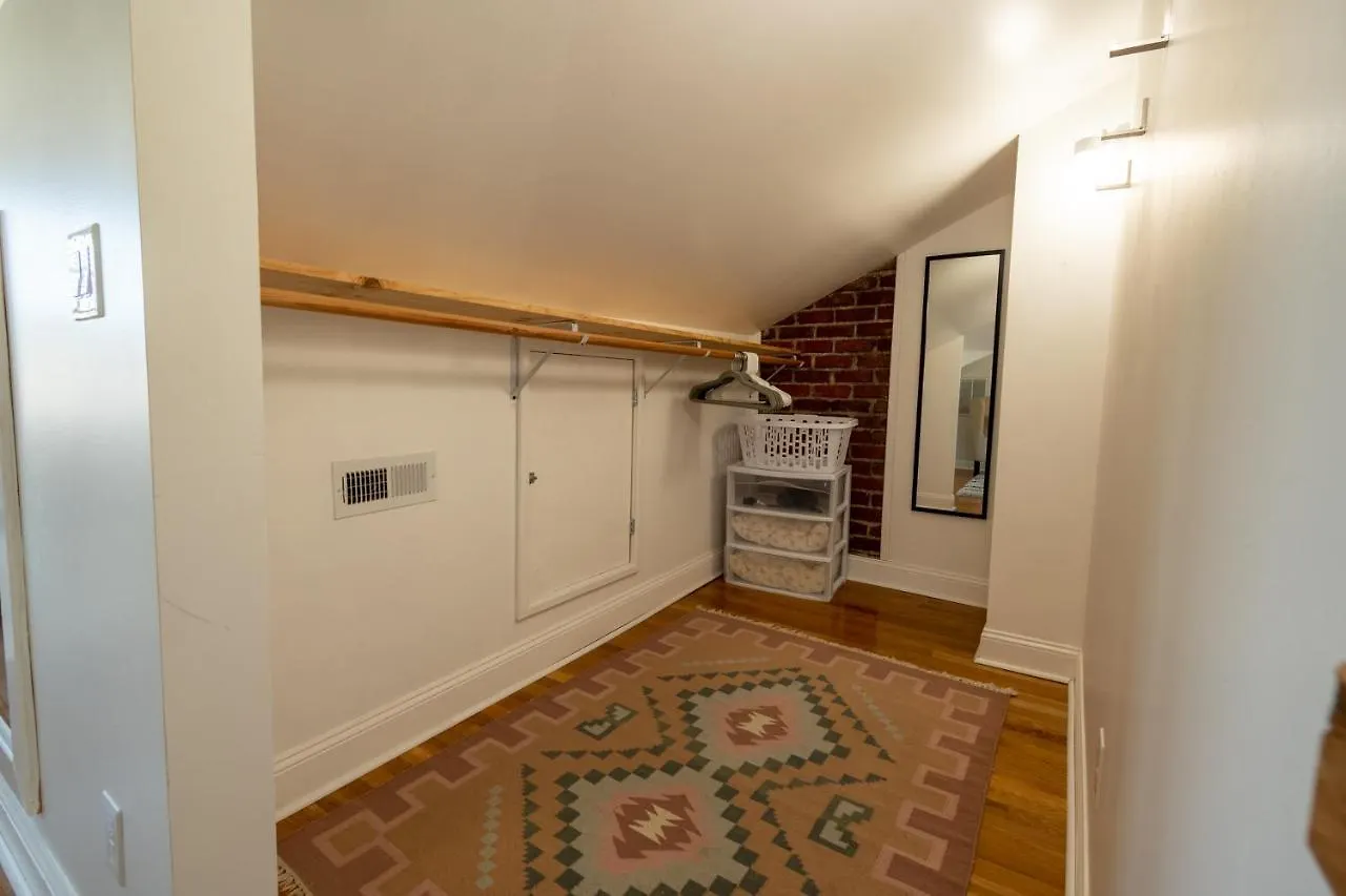 Contemporary 3-Bedroom Home With Balcony In Rva 리치먼드 0*,  미국